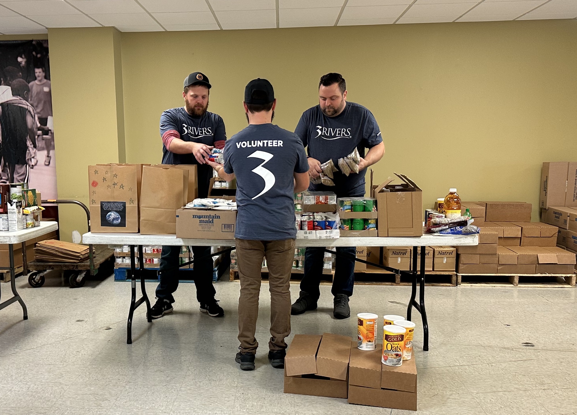 3Rivers employees volunteering at Community Harvest Food Bank