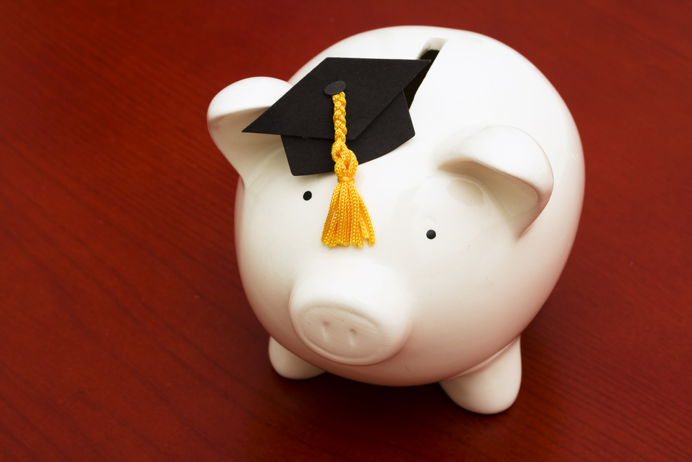 5 Scholarship Tips | Image source: Shutterstock.com / Photographer: karen roach