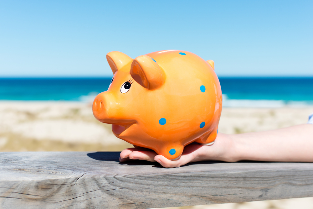 Money-Saving Travel Tips | Image source: Shutterstock.com / Photographer: racorn