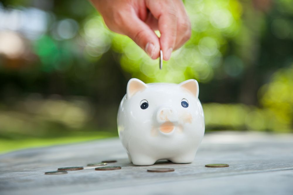 Free Personal Finance Tools | Image source: Shutterstock.com / Photographer: suphakit73