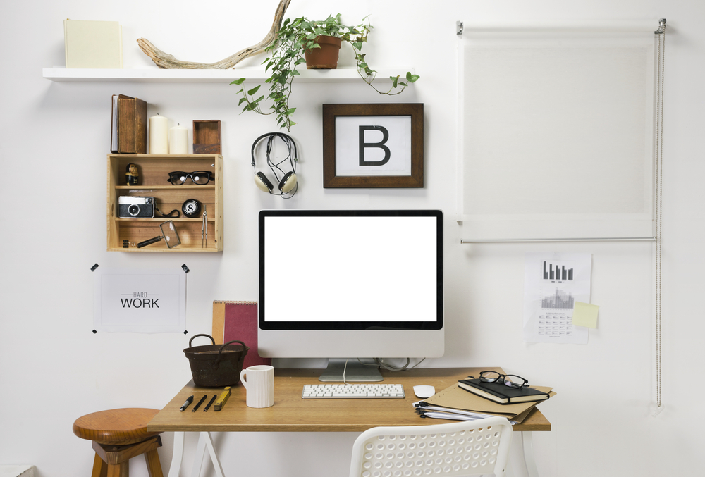 Managing Money as a Freelancer | Image source: Shutterstock.com / Photographer: BONNINSTUDIO 